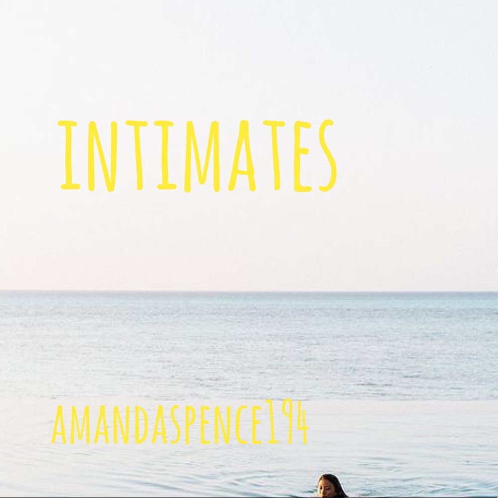✨intimates below - Picture 1 of 1